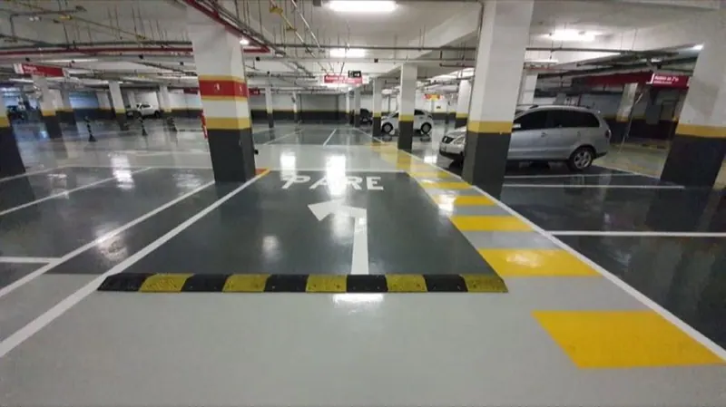 Piso epóxi para garagem e estacionamento
